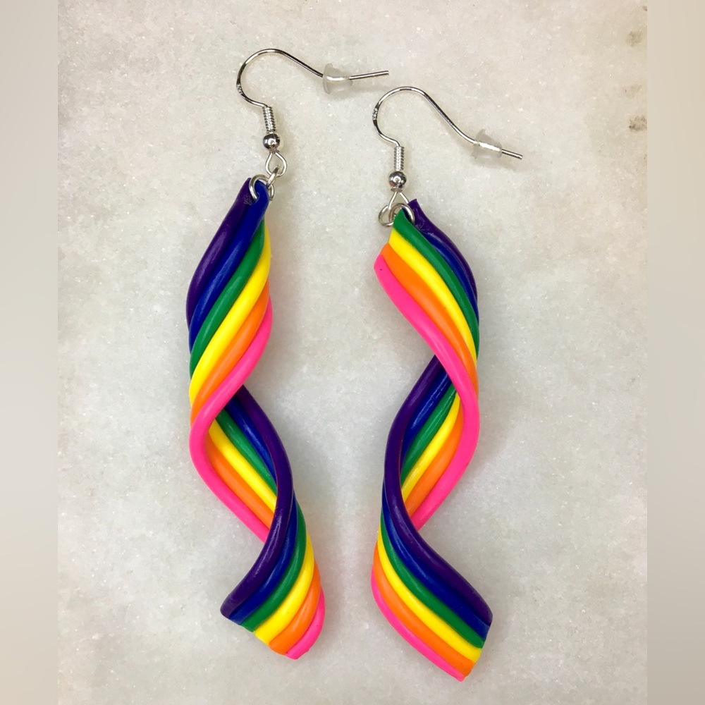 🌈 Rainbow Twist Handcrafted Earrings 💖 - Picture 4 of 15